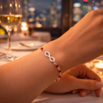 pulsera infinito plata 925 en muñeca mujer