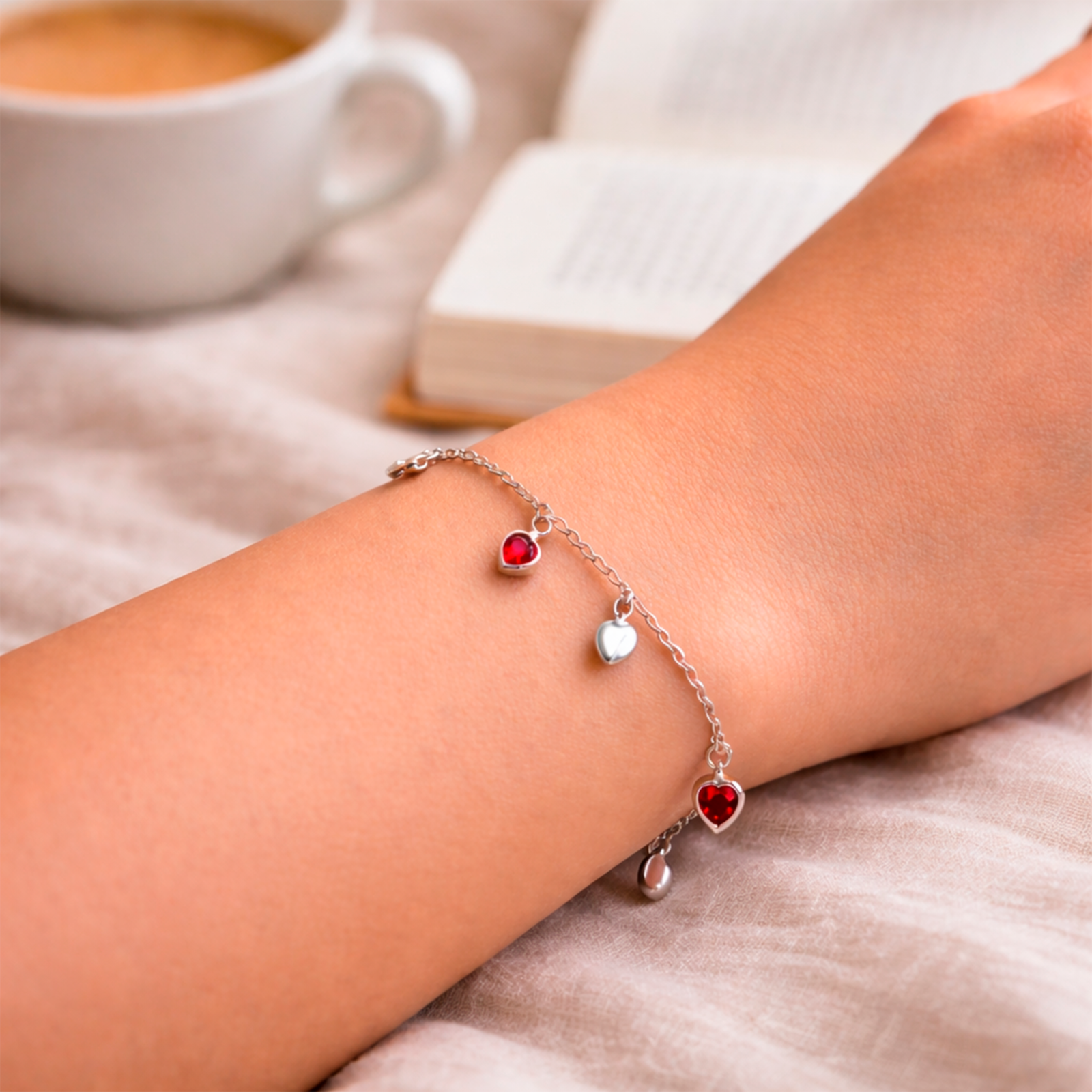 pulsera corazones rojos plata 925 en muñeca mujer diseño romantico ajustable