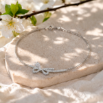 Pulsera plata 925 brillante ajustable en escena lifestyle elegante para regalo