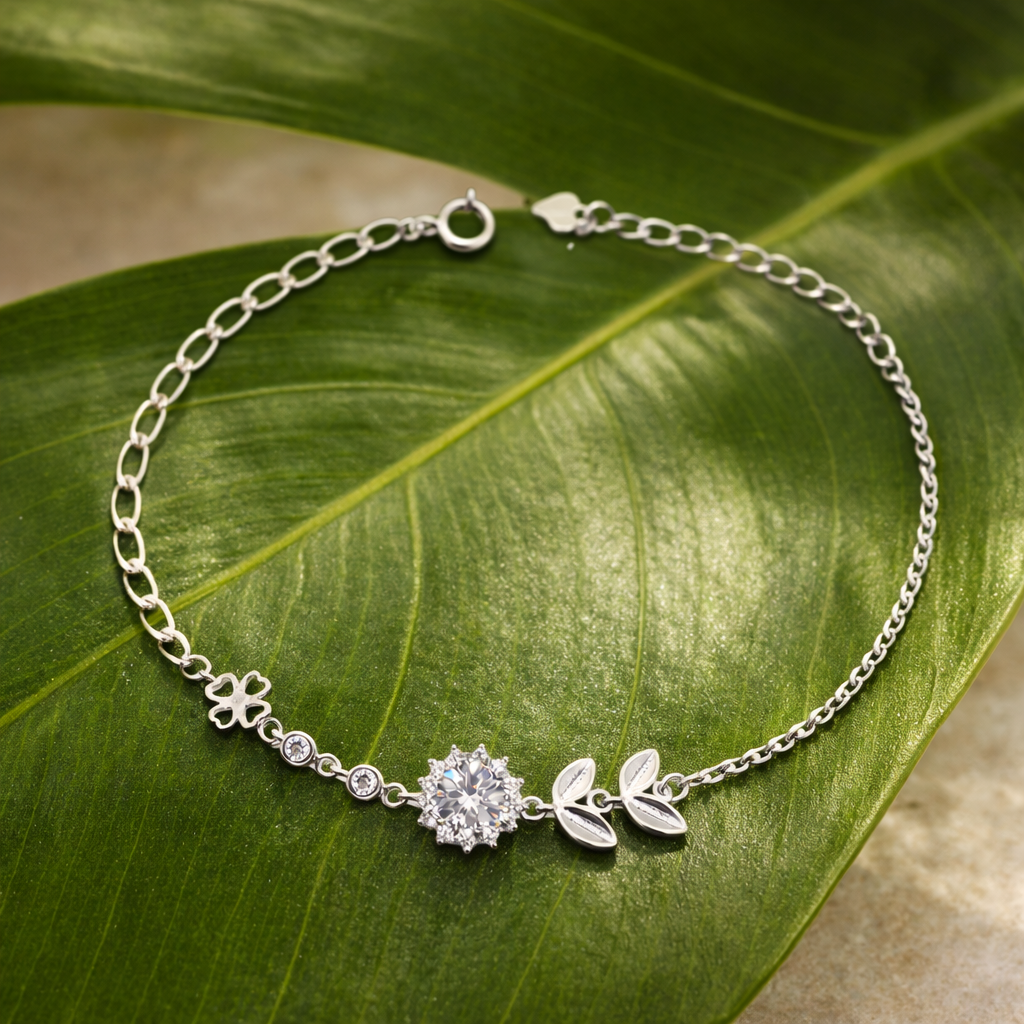 Pulsera Trébol Flor Plata 925 Ajustable para mujer con diseño floral zirconia ajustable sobre hoja verde natural