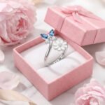 anillo-de-mariposa-y-flor-en-caja-regalo-rosa Anillo de Mariposa y Flor en caja de regalo rosa packaging elegante