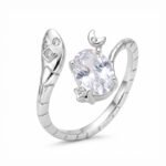 Anillo Serpiente Luna y Estrella de plata 925 en fondo blanco puro con acabado pulido y detalles brillantes