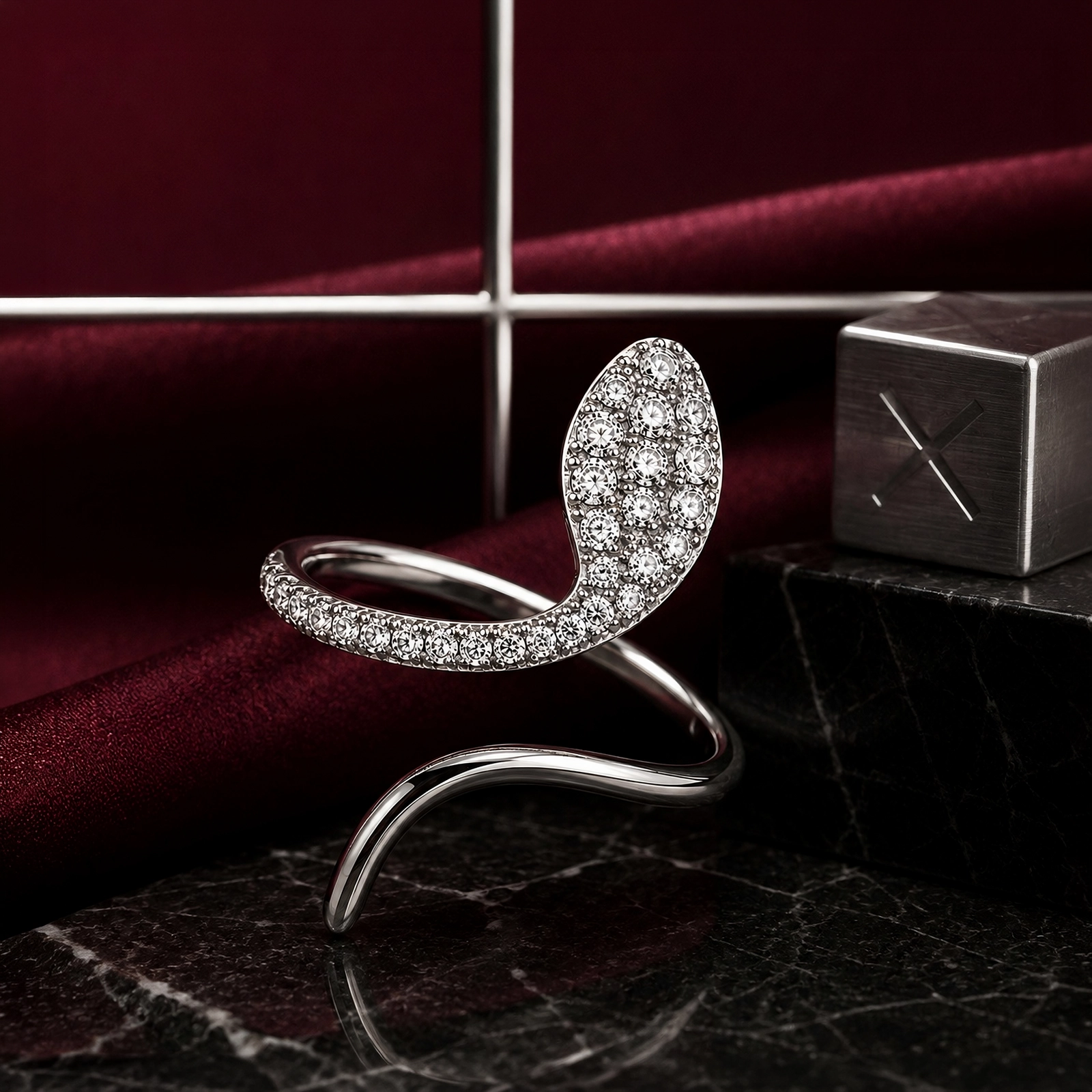 Anillo Serpiente en Plata 925 | Iconic by Glow Secret Anillo Serpiente en Plata 925 de la colección Iconic de Glow Secret.