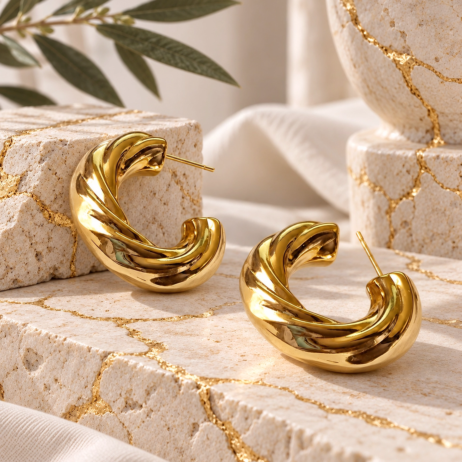 Aros Semi Argolla Dorados Gold Essential en ambientación mediterránea